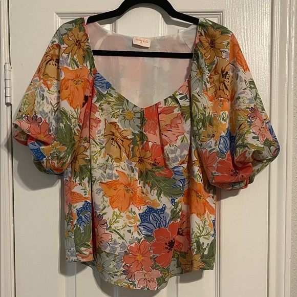 Hailey & Co. Tops - Hailey & Co Floral Puff Sleeve Top